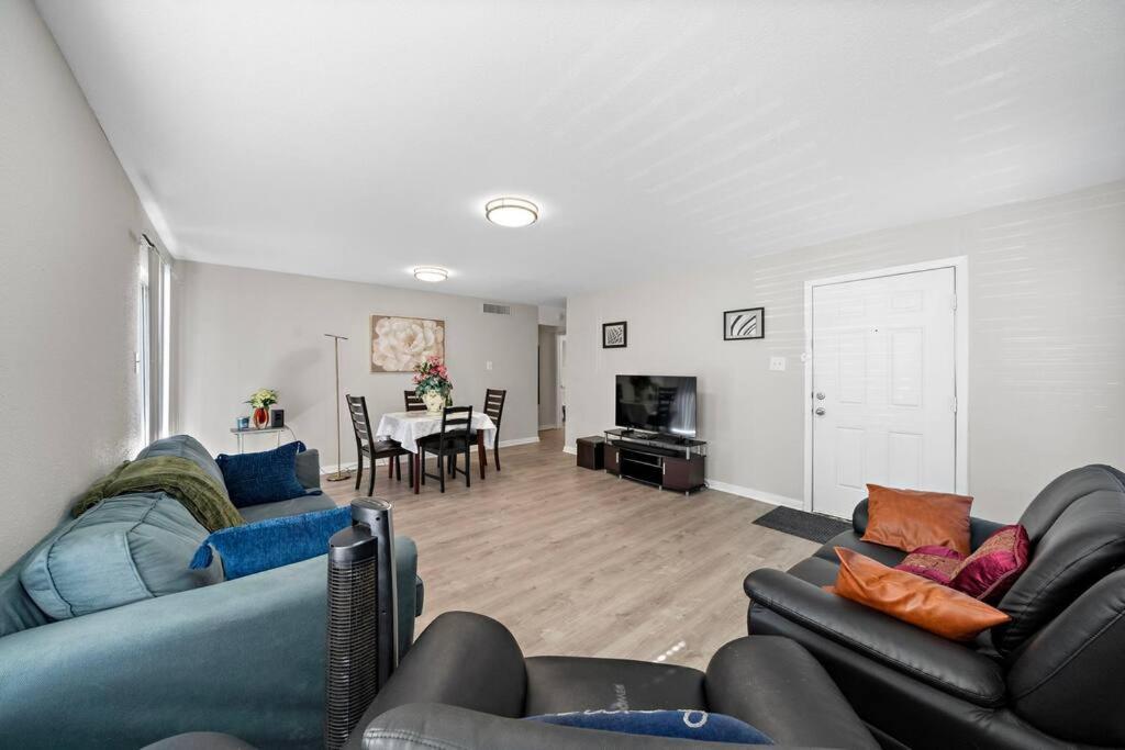 Cozy, Dedicated Workspace, Fast Wi-Fi Apartment Х'юстон Екстер'єр фото