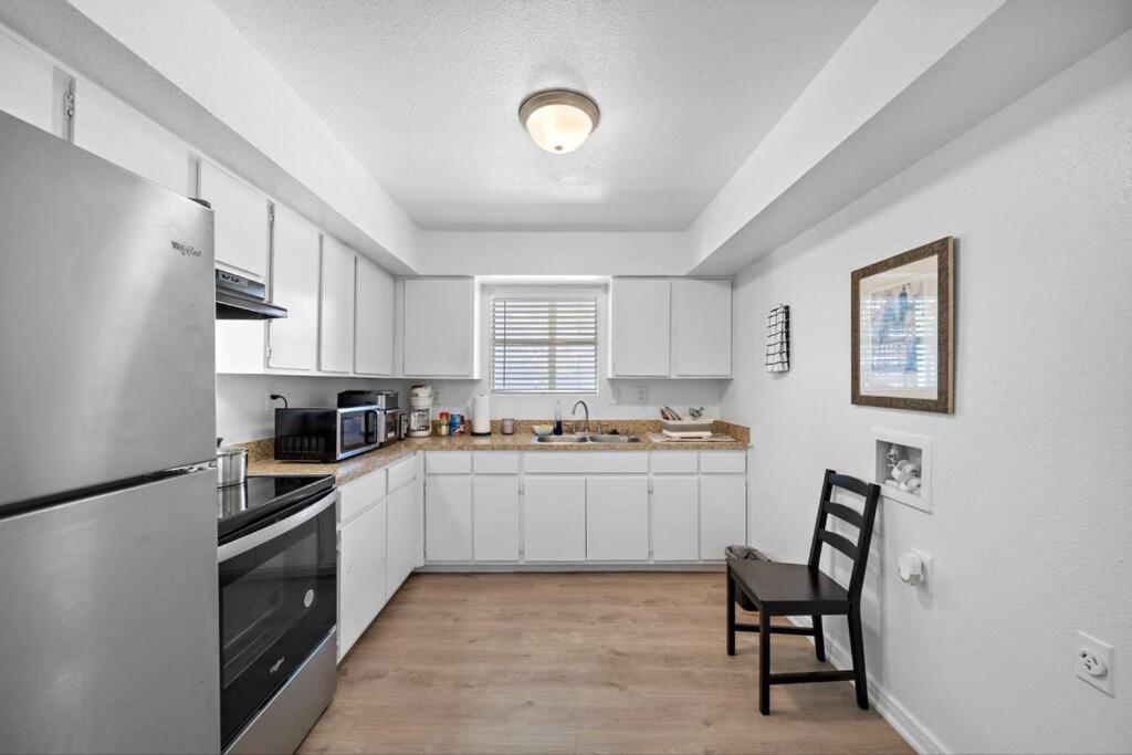 Cozy, Dedicated Workspace, Fast Wi-Fi Apartment Х'юстон Екстер'єр фото