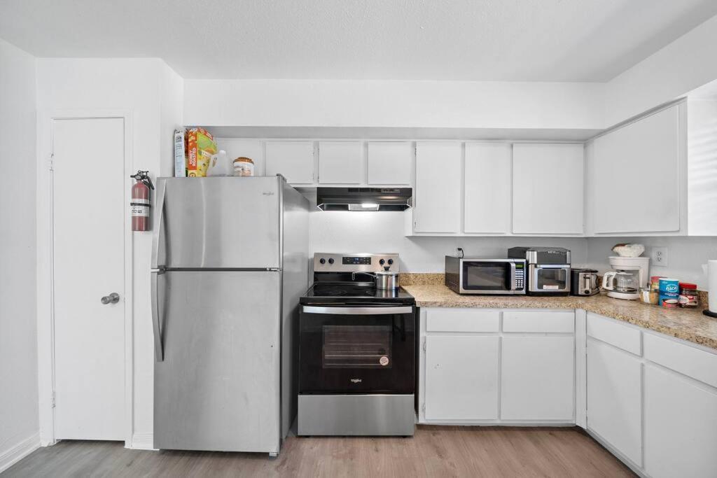 Cozy, Dedicated Workspace, Fast Wi-Fi Apartment Х'юстон Екстер'єр фото